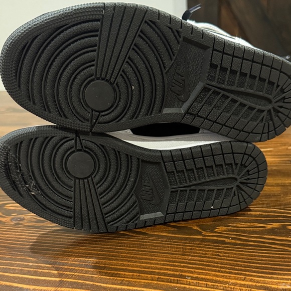 Nike Black and White Athletic Shoes - Picture 6 of 6